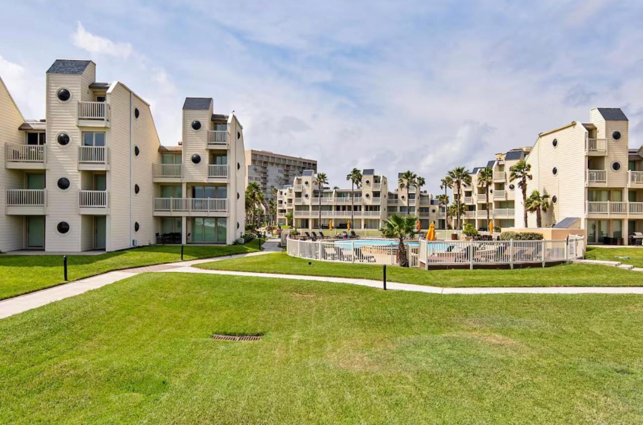 Ocean Breeze Retreat 2Bed 2Bath, Heated Pool! Apartment South Padre Island Exterior photo